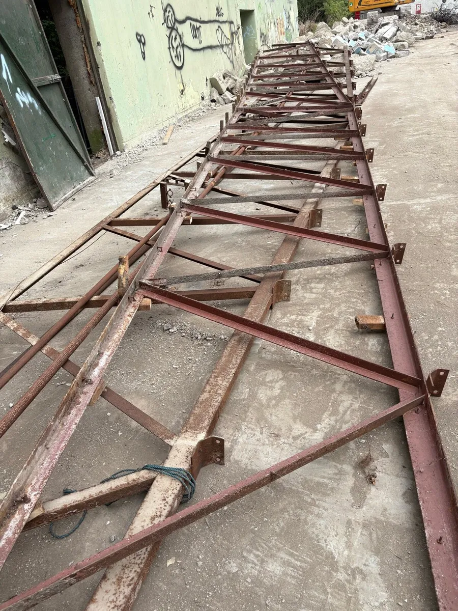Steel truss/purlins/timber/vent - Image 1