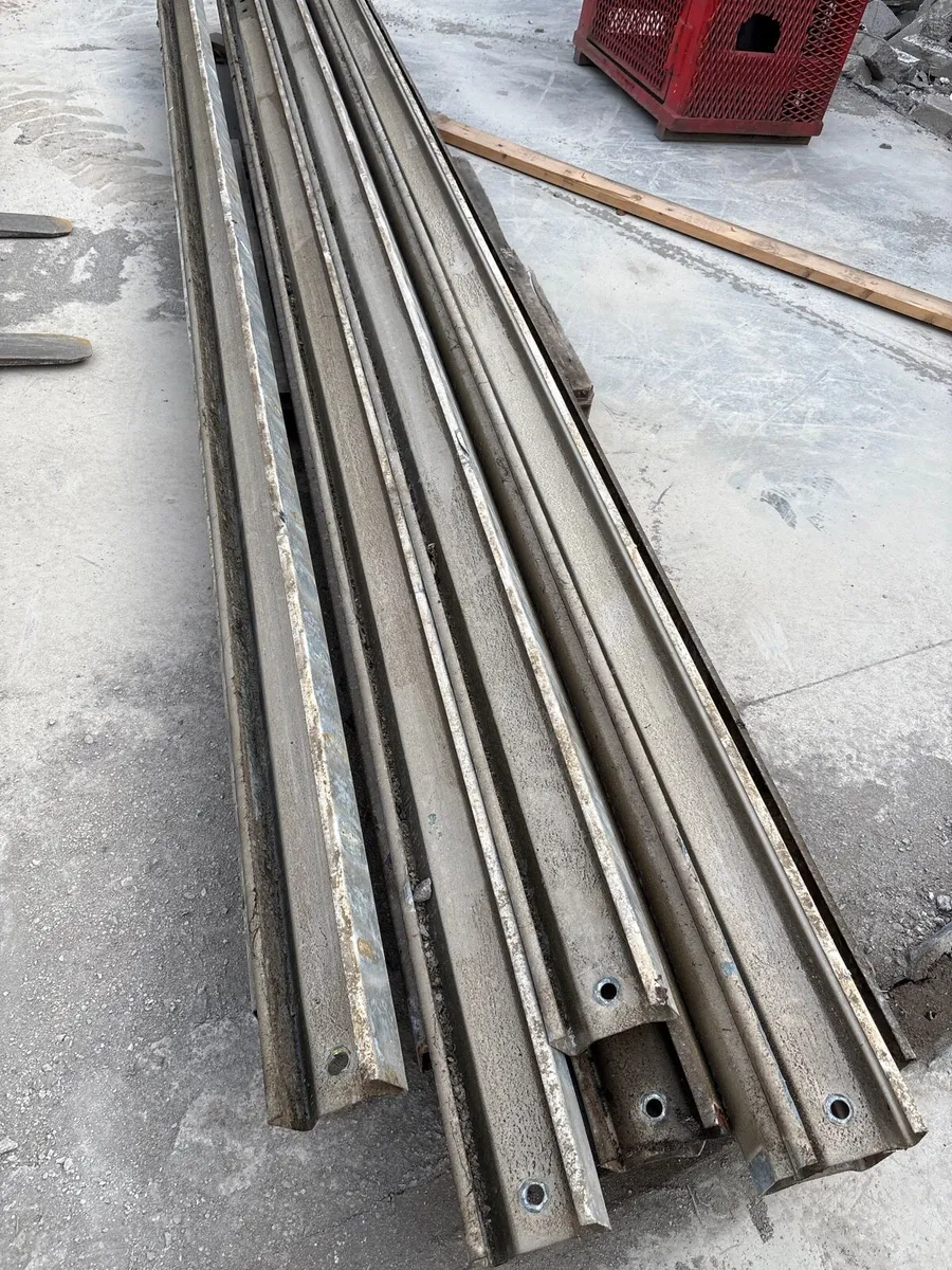 Steel truss/purlins/timber/vent - Image 4