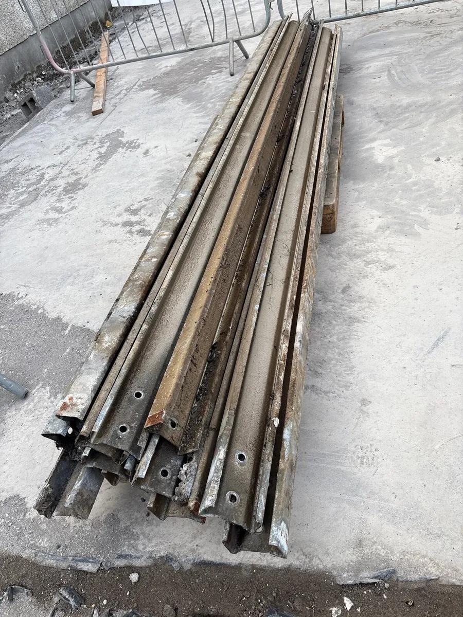 Steel truss/purlins/timber/vent - Image 3