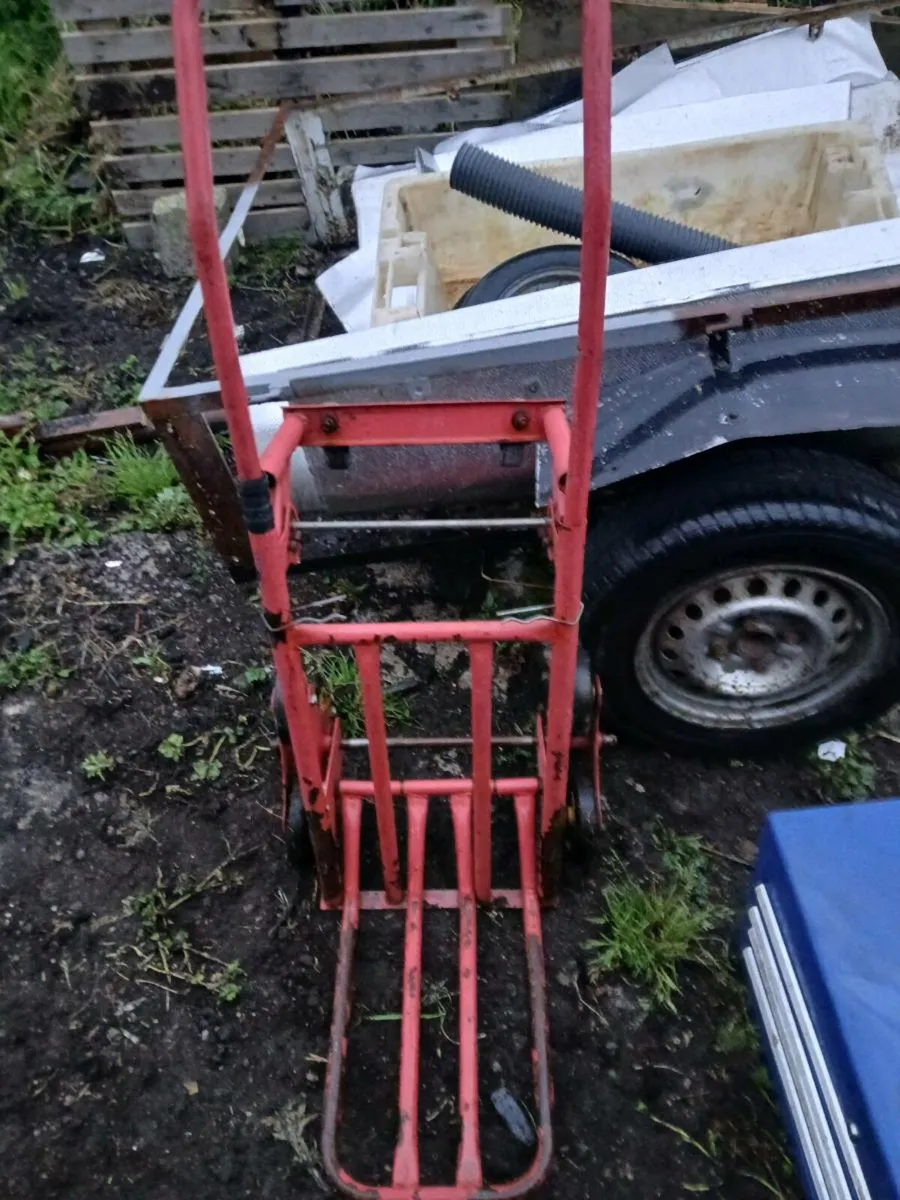 Hand trucks - Image 1