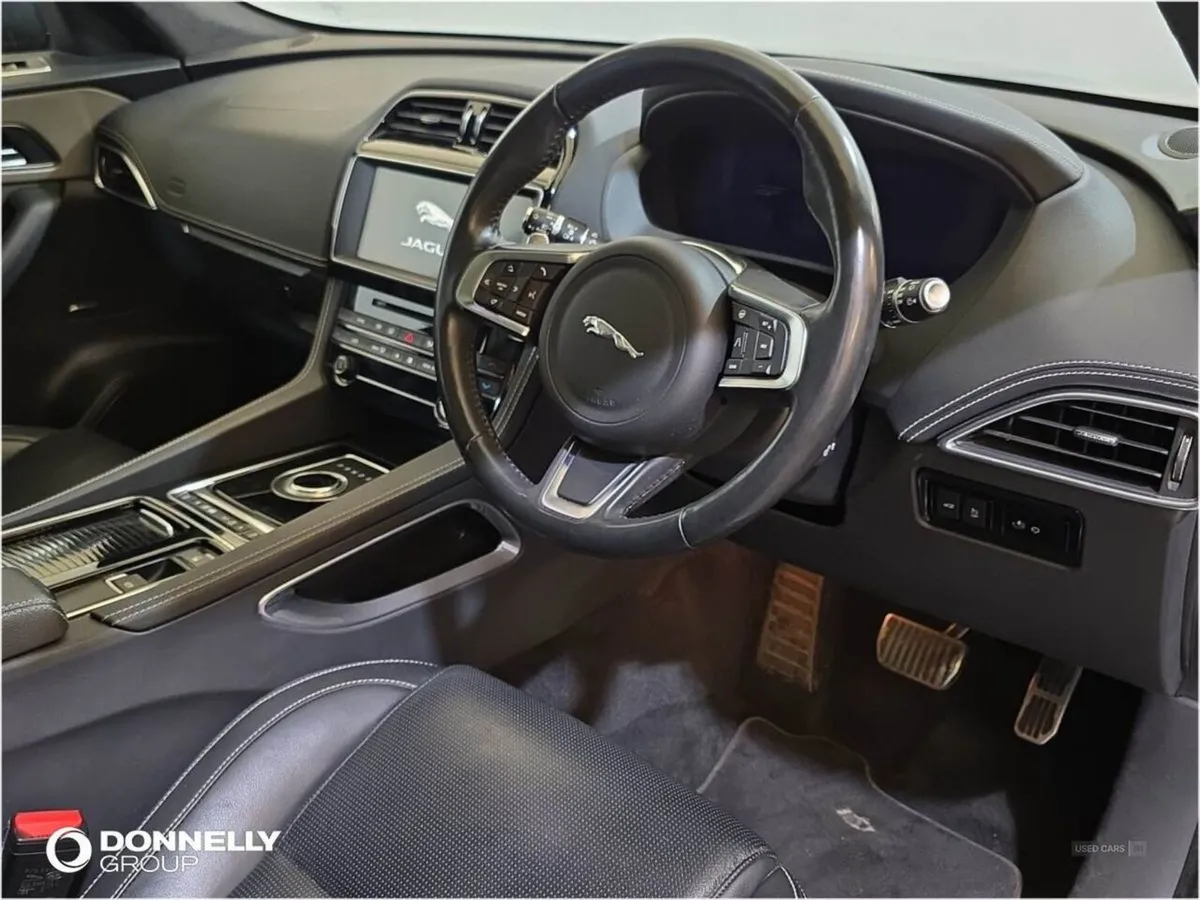 Jaguar F- PACE 2.0d  180  Chequered Flag 5dr Auto - Image 4