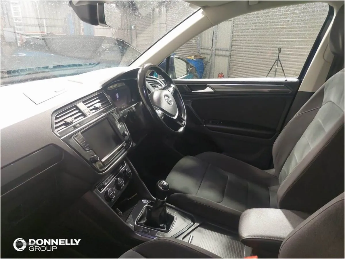Volkswagen Tiguan 2.0 TDi 150 SEL 5dr - Image 2