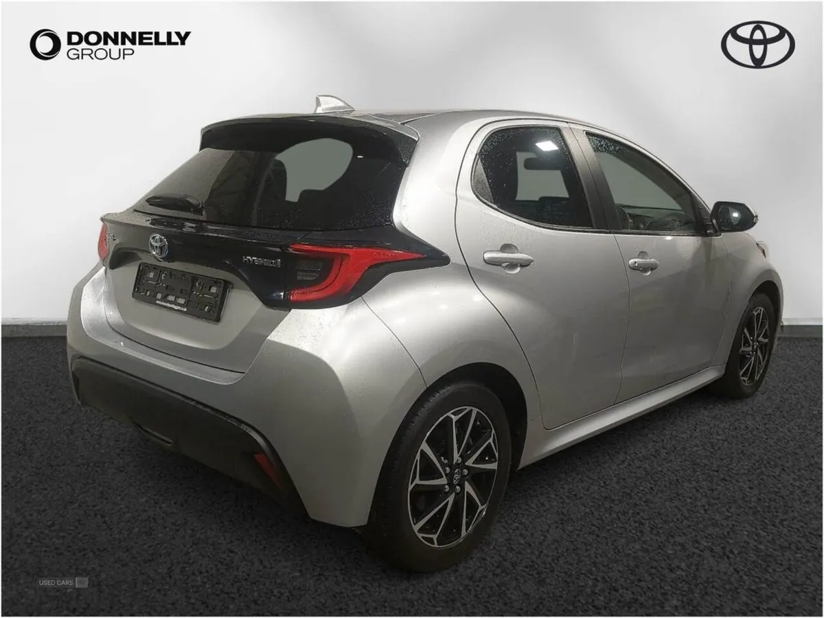 Toyota Yaris 1.5 Hybrid Design 5dr CVT - Image 4