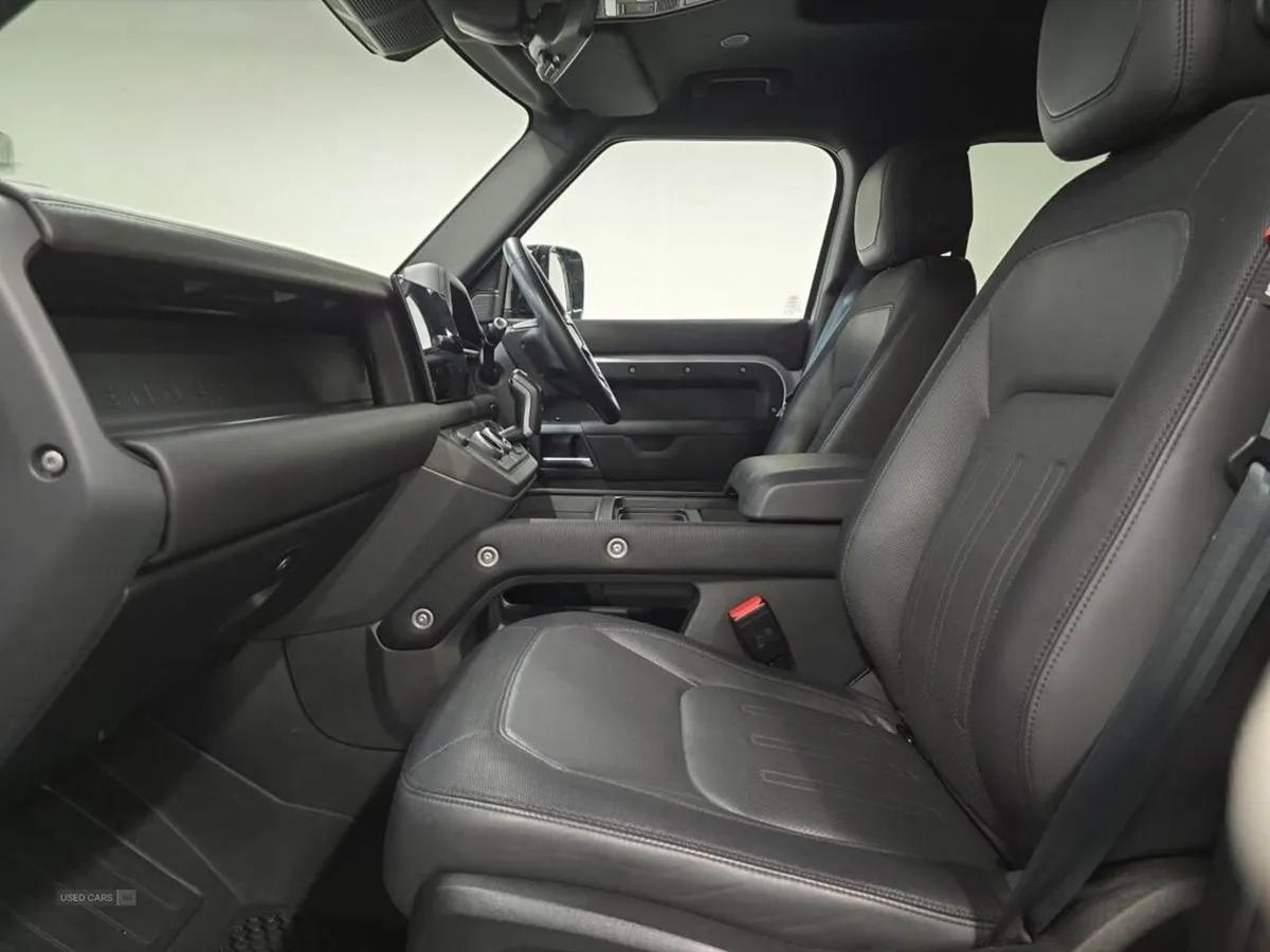 Land Rover Defender 3.0 D300 X-dynamic HSE 110 5d - Image 3