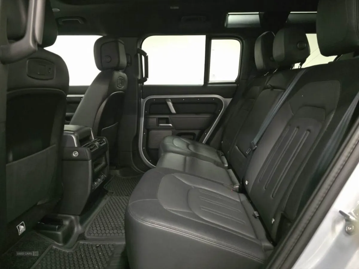 Land Rover Defender 3.0 D300 X-dynamic HSE 110 5d - Image 4
