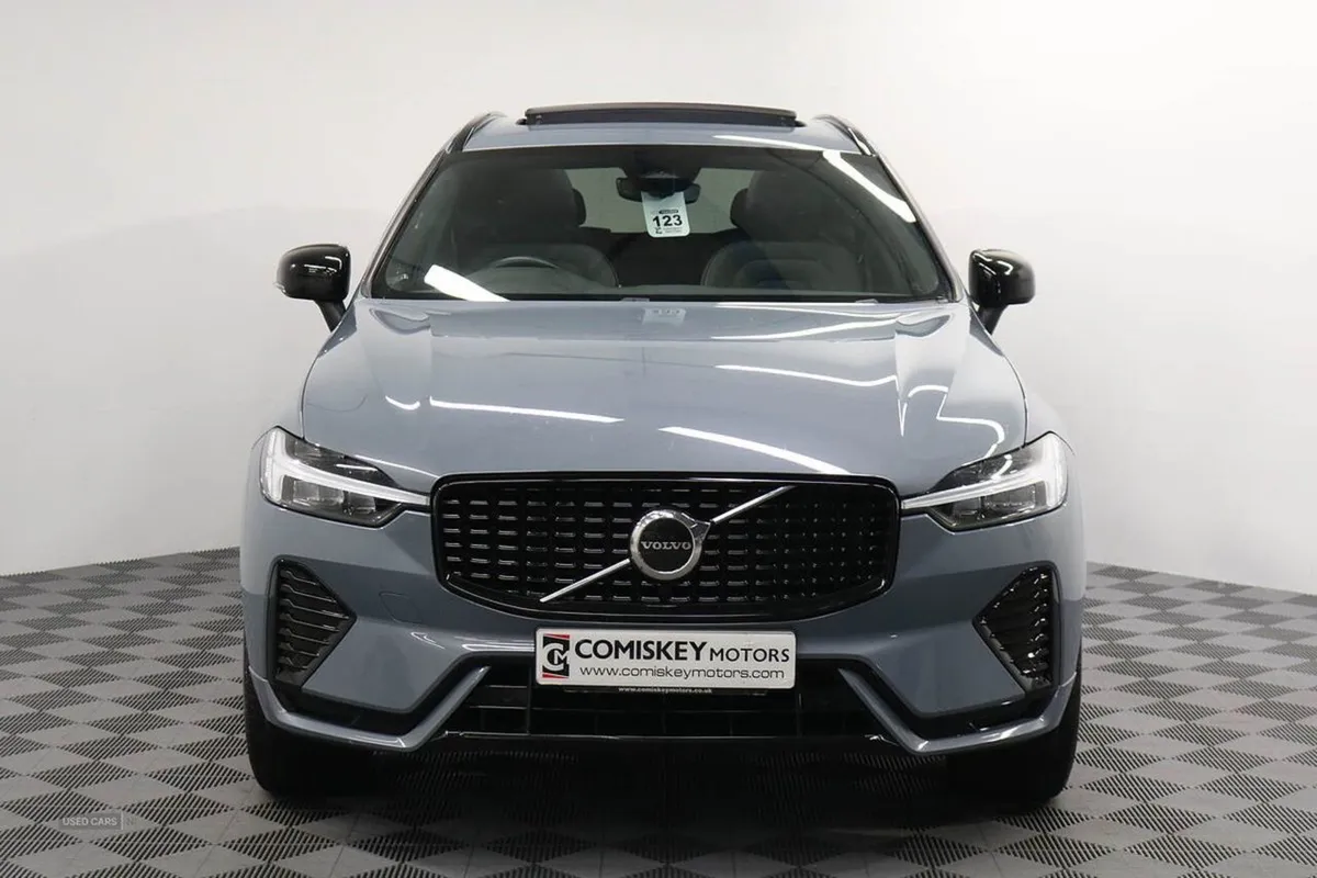 Volvo XC60 B4 Mhev R-design - Image 2