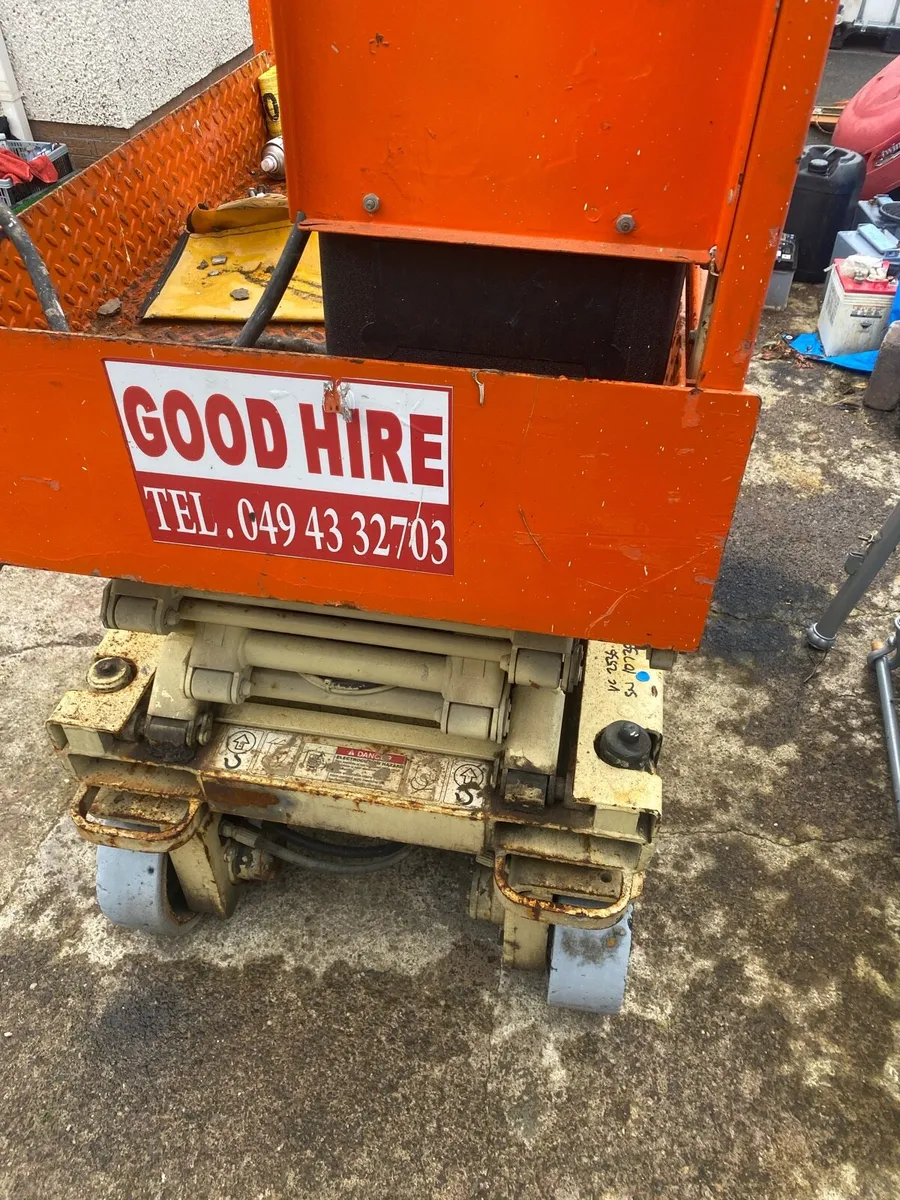 Scissor lift - Image 1