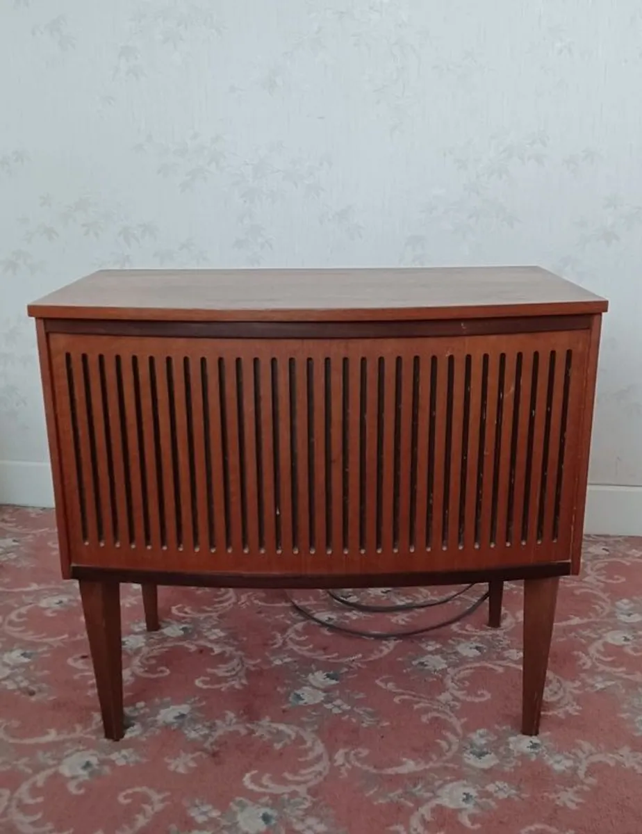 vintage record player - Image 2