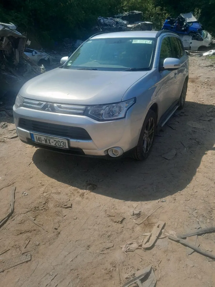 Breaking mitsubishi outlander - Image 1