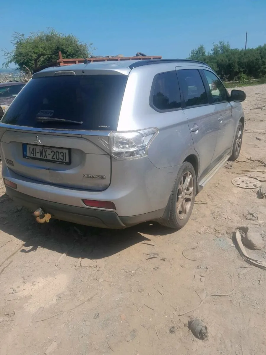 Breaking mitsubishi outlander - Image 4