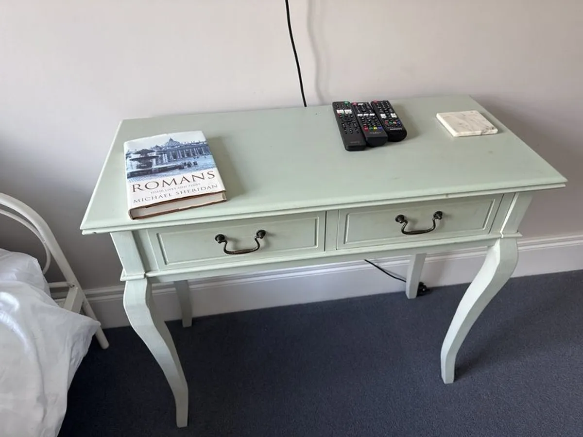 table - Image 1