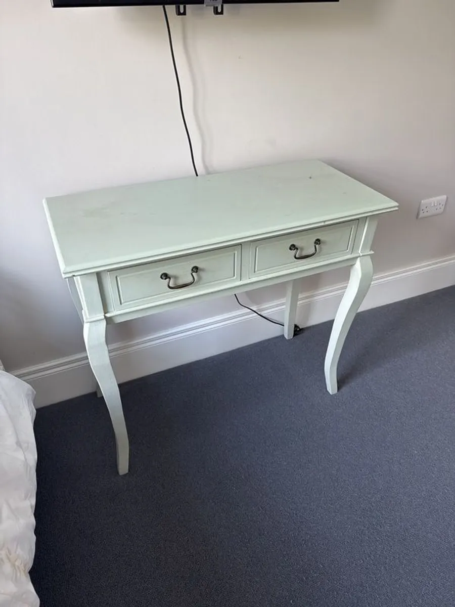 table - Image 3
