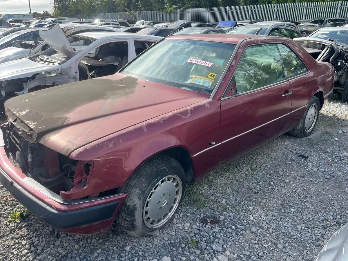 ♻️ 1990 Mercedes 300 CE ♻️ - Image 2