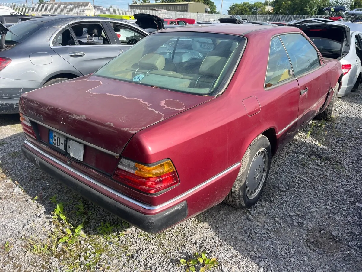 ♻️ 1990 Mercedes 300 CE ♻️ - Image 3