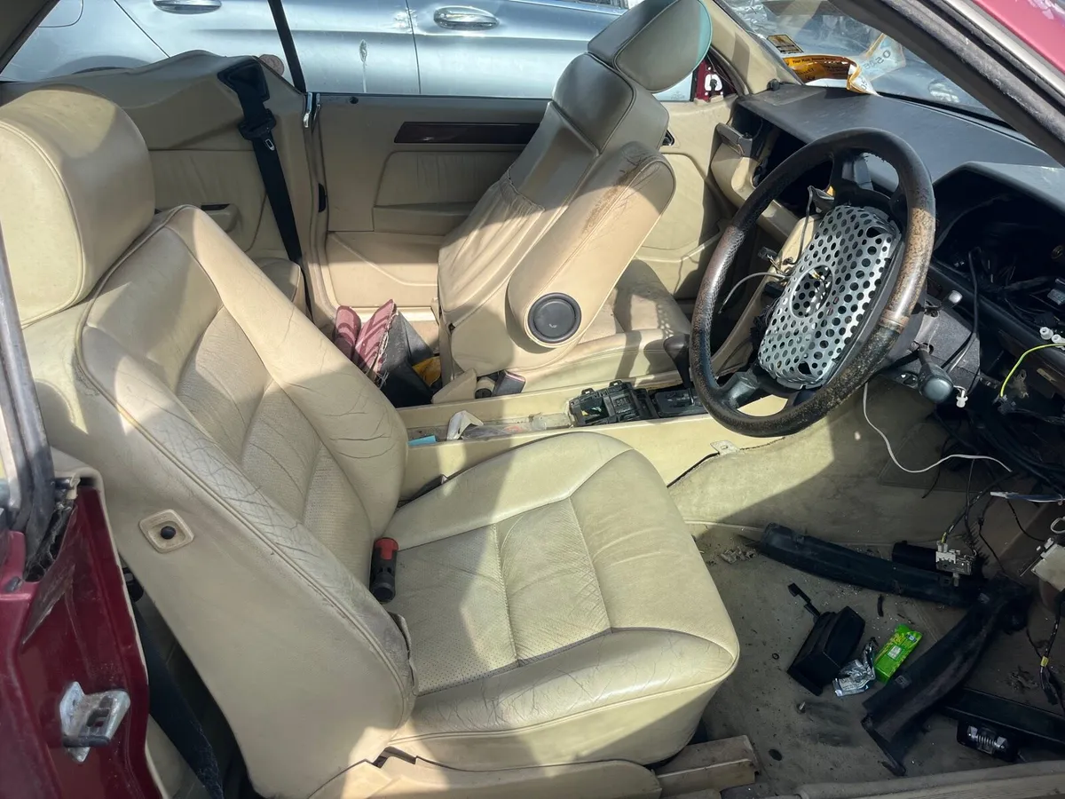 ♻️ 1990 Mercedes 300 CE ♻️ - Image 4