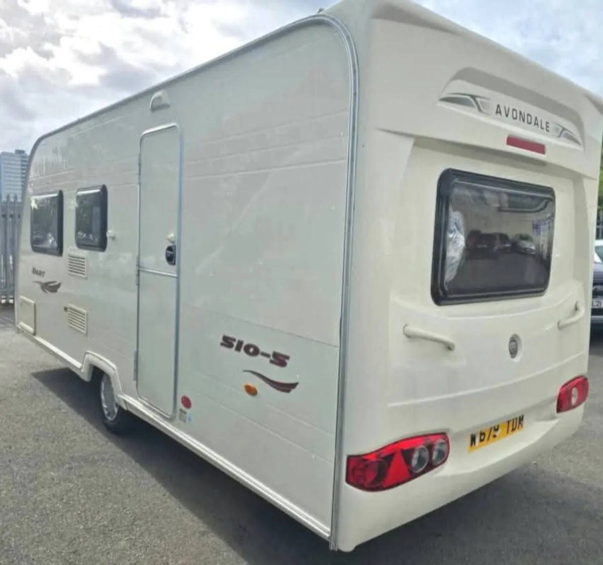 Avondale dart 5 berth caravan with full awning - Image 3