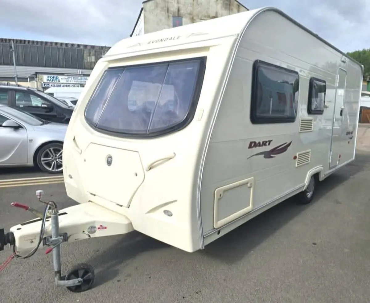 Avondale dart 5 berth caravan with full awning - Image 4