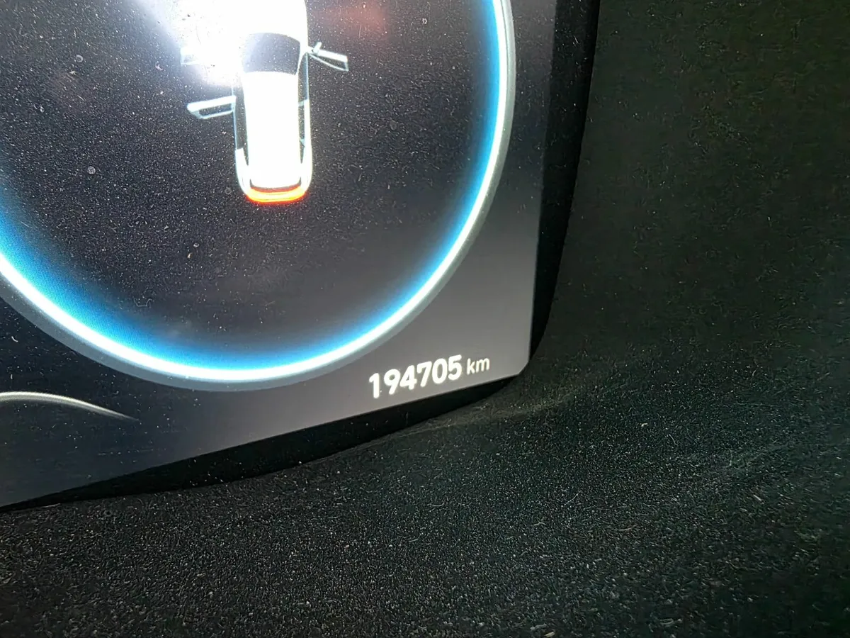 Hyundai Santa Fe 2021 - Image 2