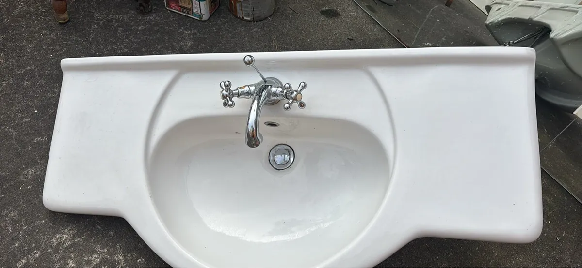 Bathroom sink - Image 2