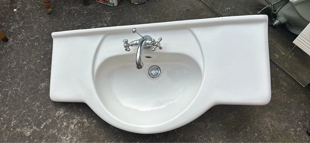 Bathroom sink - Image 3