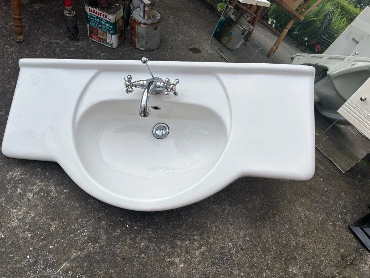 Bathroom sink - Image 4