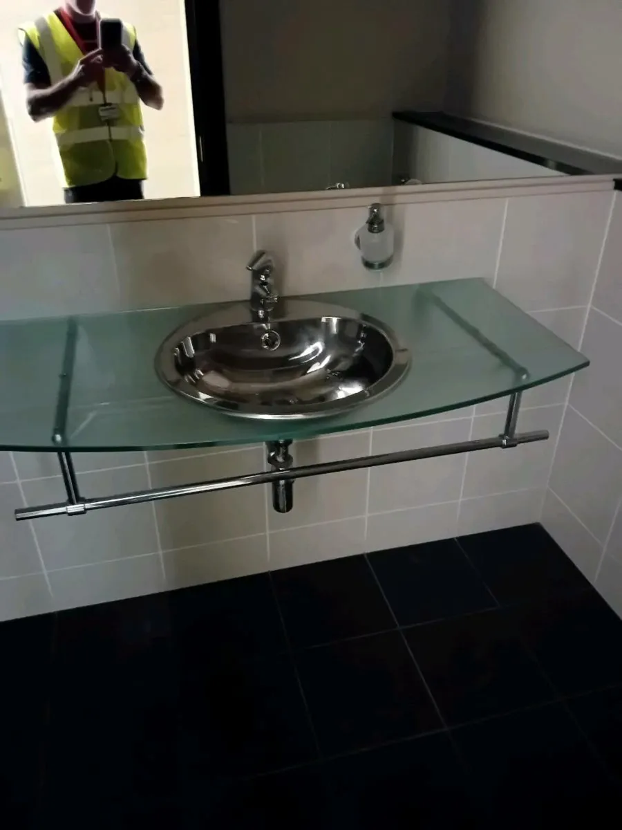 Bathroom sink - Image 2