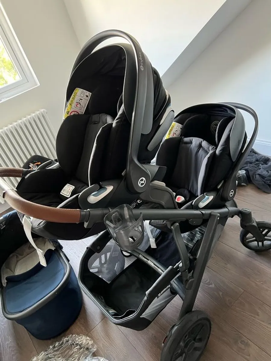 Double buggy -Uppababy vista v2 in Noa with cybex Z I-size car seats - Image 1