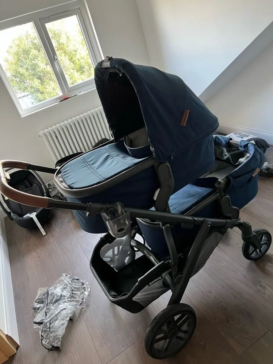 Double buggy -Uppababy vista v2 in Noa with cybex Z I-size car seats - Image 2