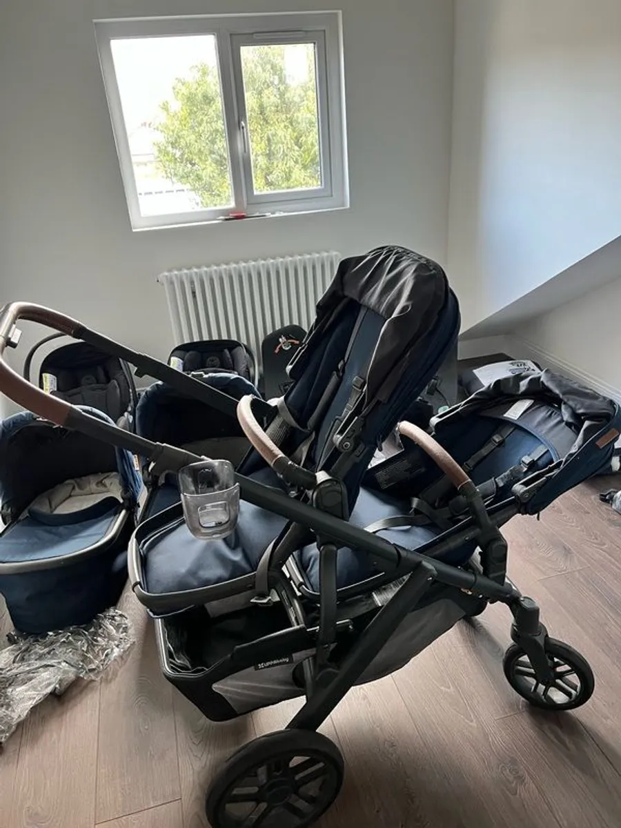 Double buggy -Uppababy vista v2 in Noa with cybex Z I-size car seats - Image 3