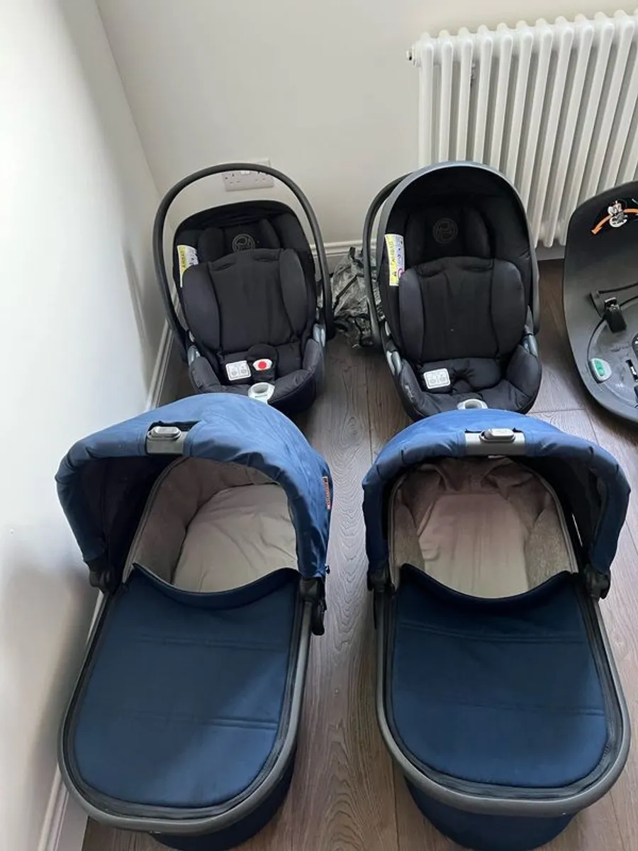 Double buggy -Uppababy vista v2 in Noa with cybex Z I-size car seats - Image 4