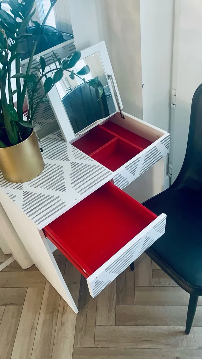 Modern Vanity table with mirror and chair - Image 2