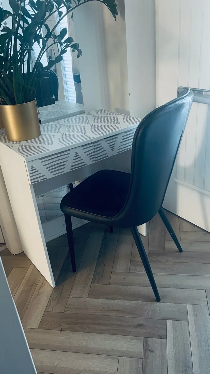 Modern Vanity table with mirror and chair - Image 3