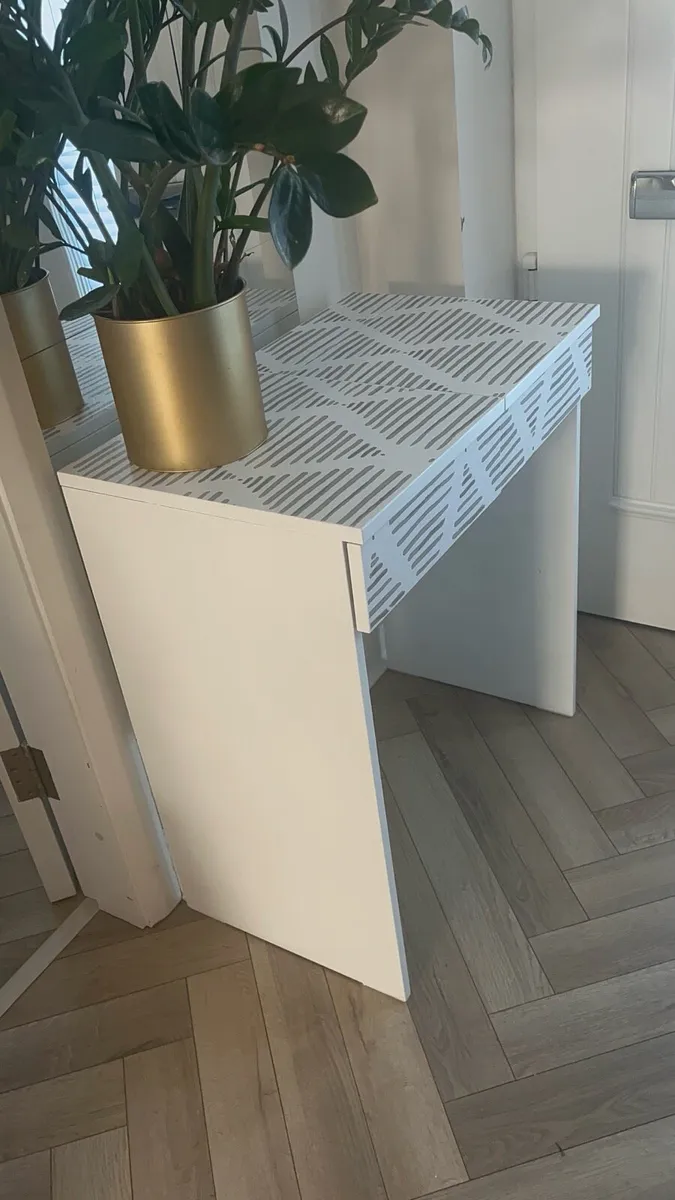 Modern Vanity table with mirror and chair - Image 4