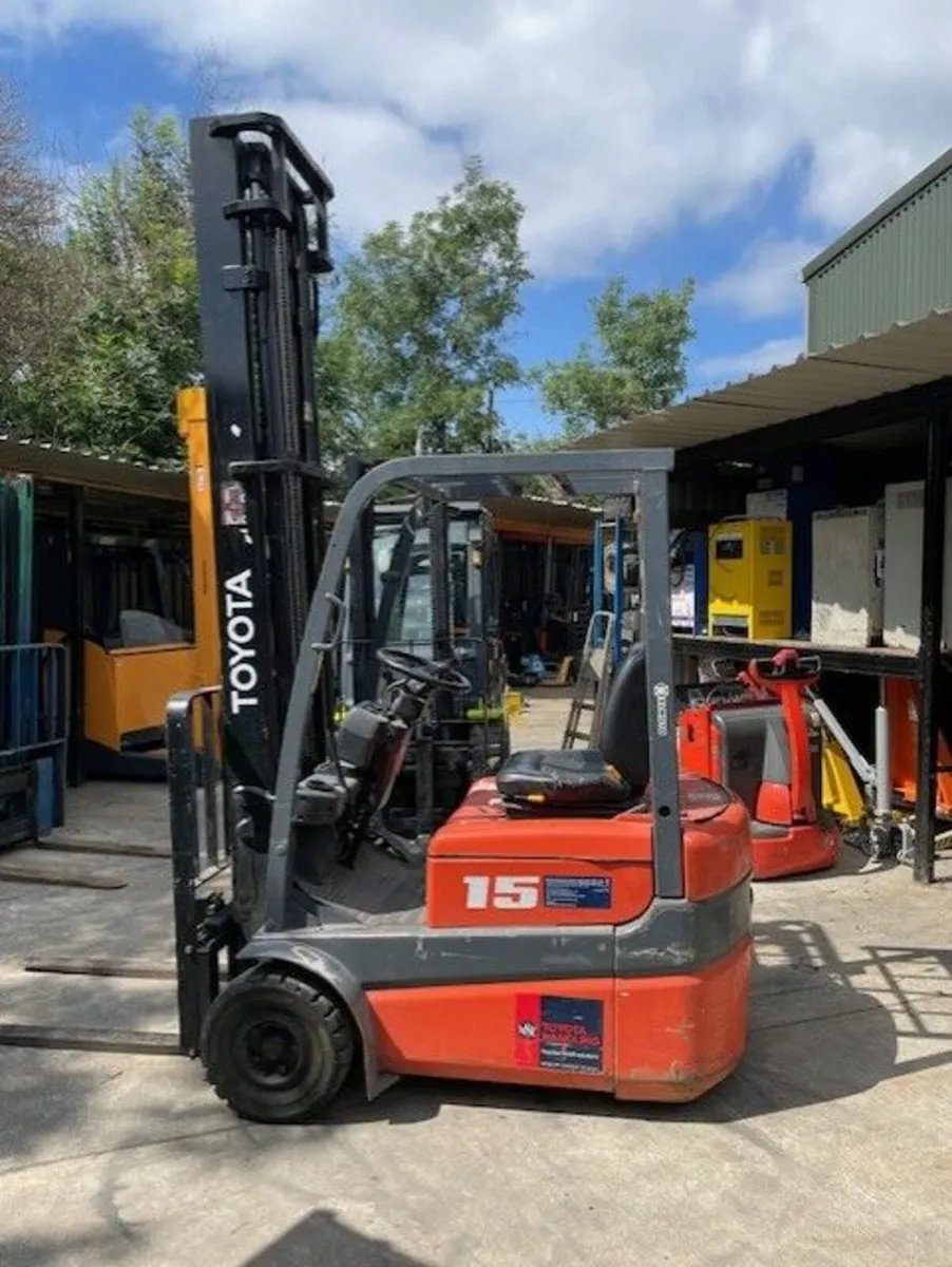 TOYOTA 15 ELECTRIC FORKLIFT