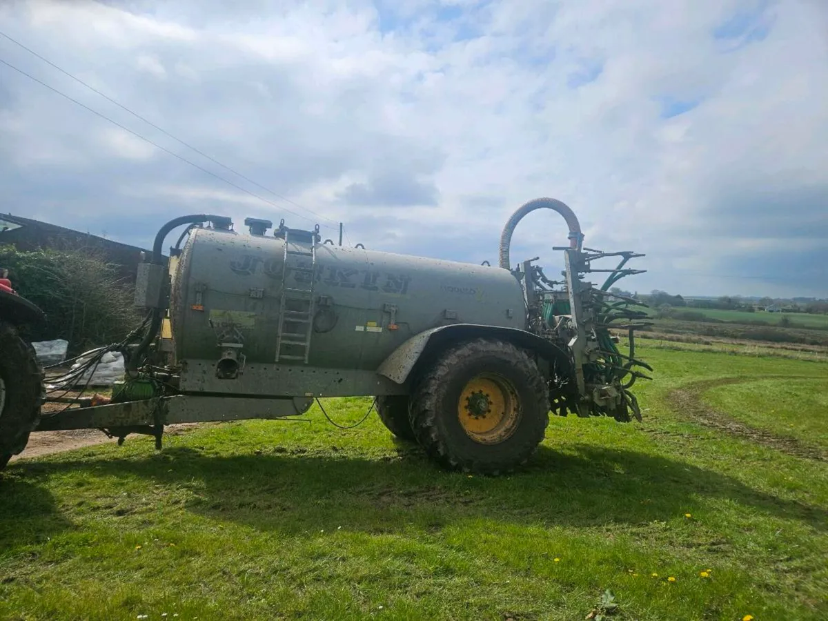 Slurry tanker - Image 1