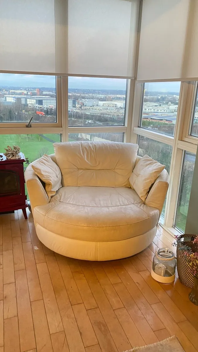 Couch - Image 3