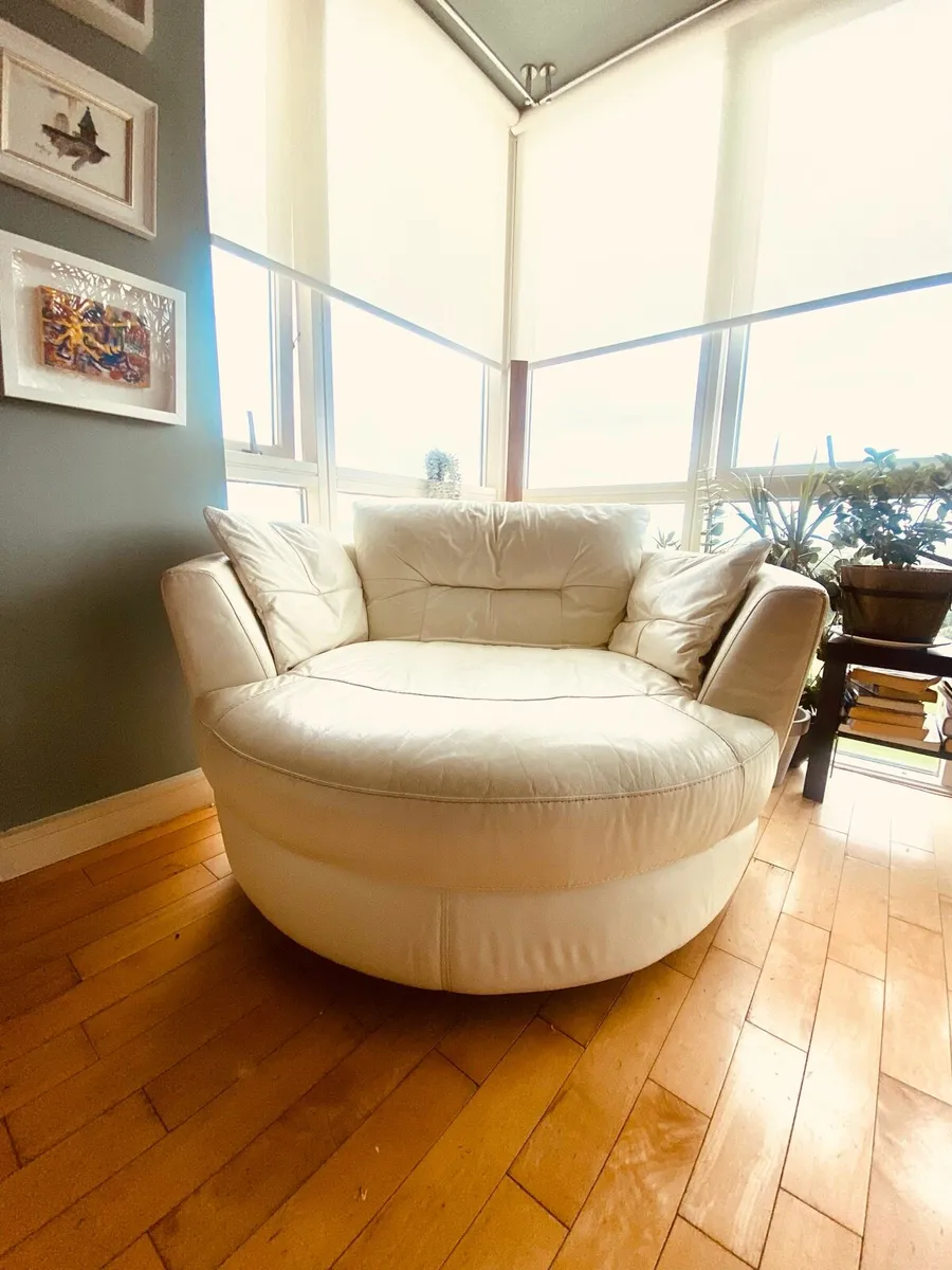 Couch - Image 4