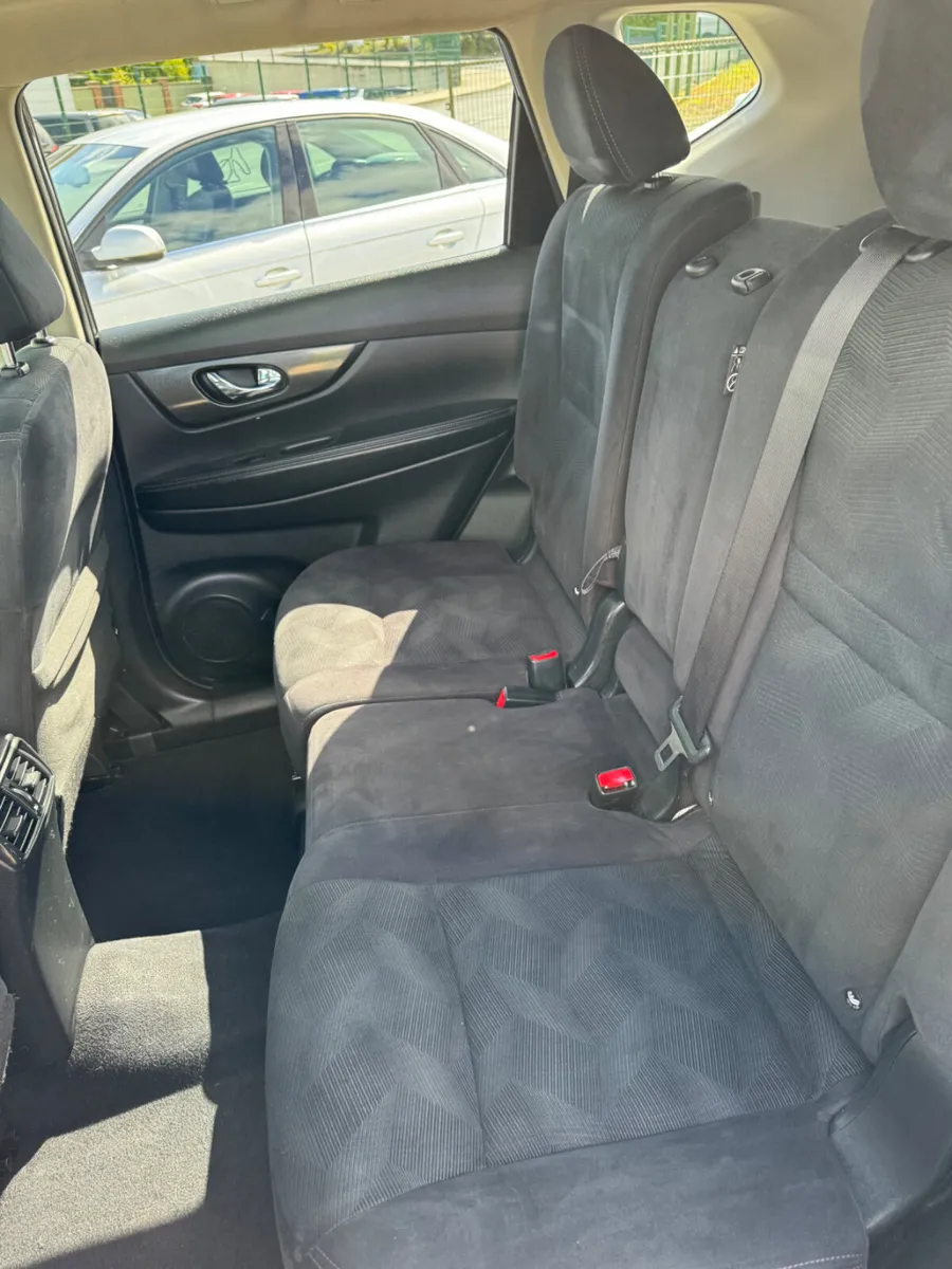 Nissan X-Trail 2014 SV 4x4 7seater - Image 4