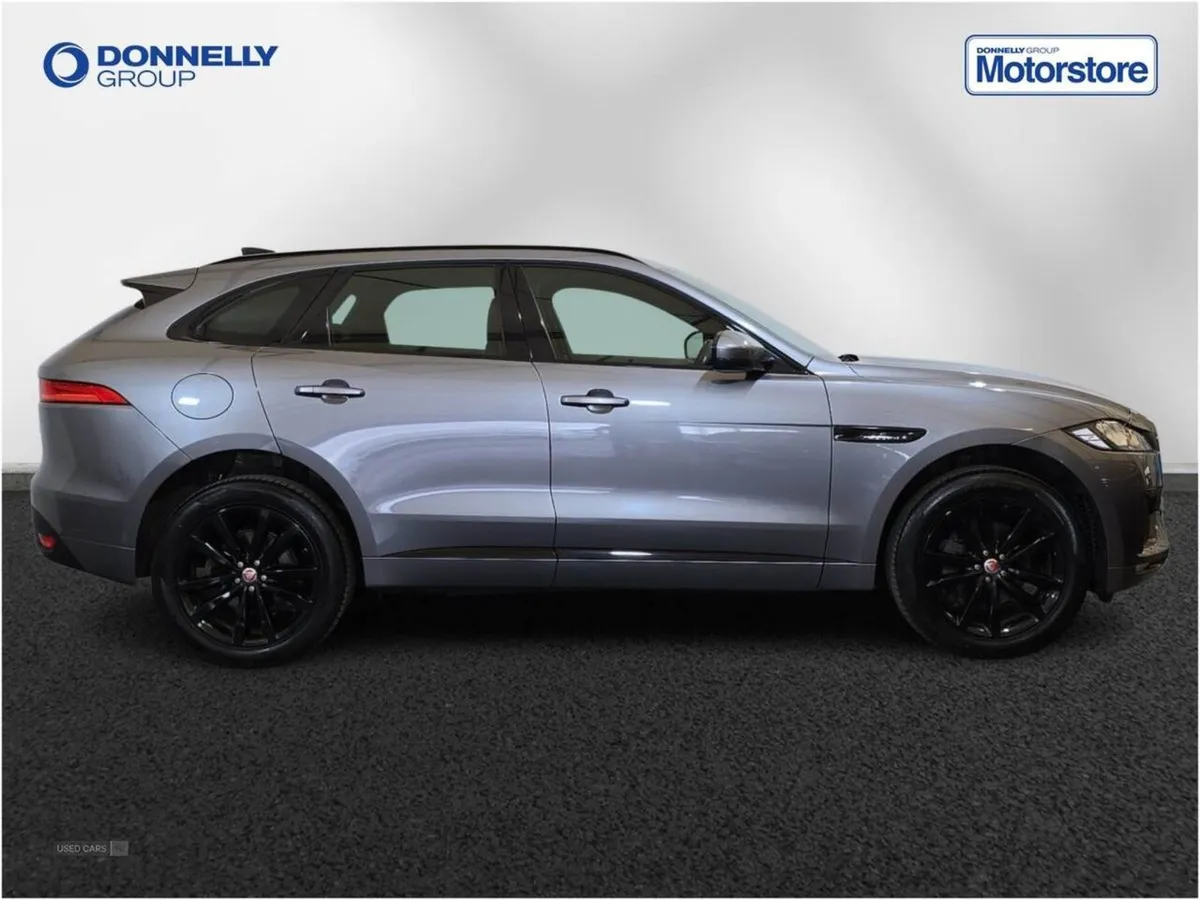 Jaguar F- PACE 2.0d  180  Chequered Flag 5dr Auto - Image 3