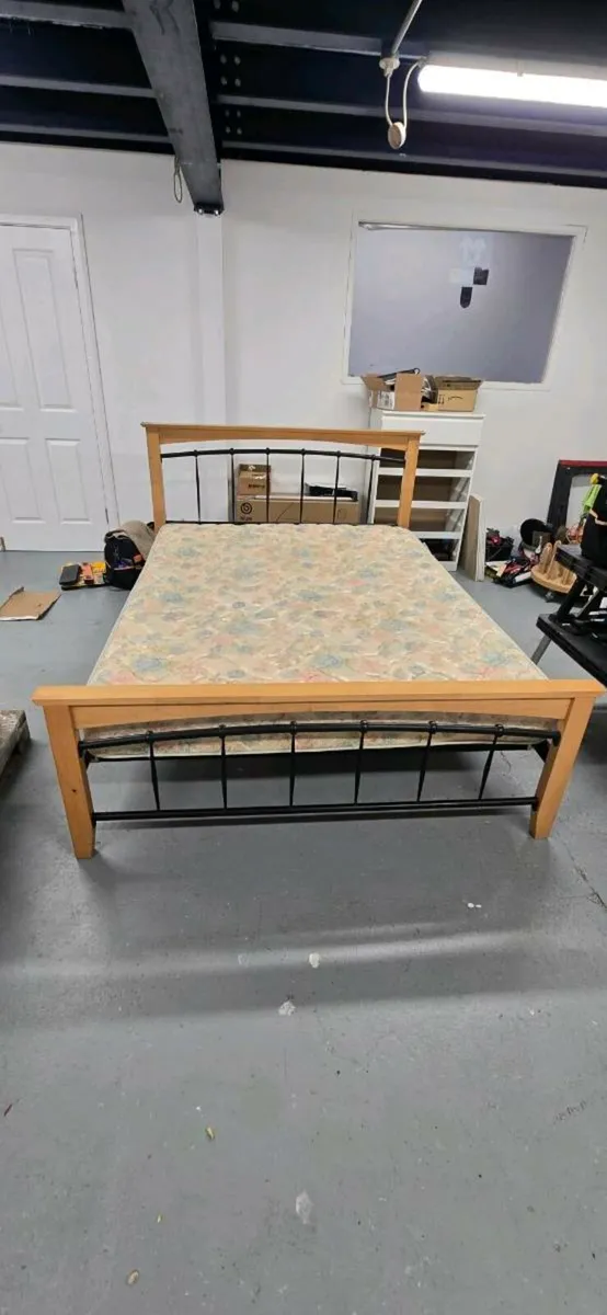 Double bed - Image 1