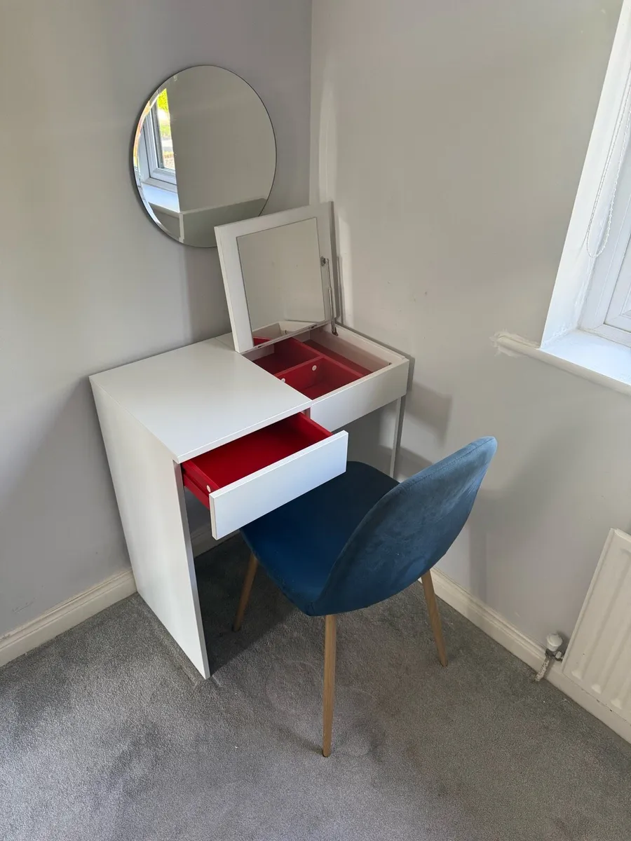 Dressing table - Image 1