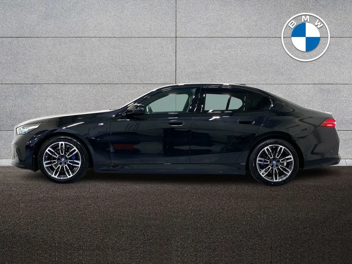 BMW 5 Series 530e M Sport Saloon - Image 4