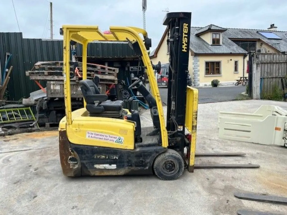 HYSTER J16 ELECTRIC FORKLIFT