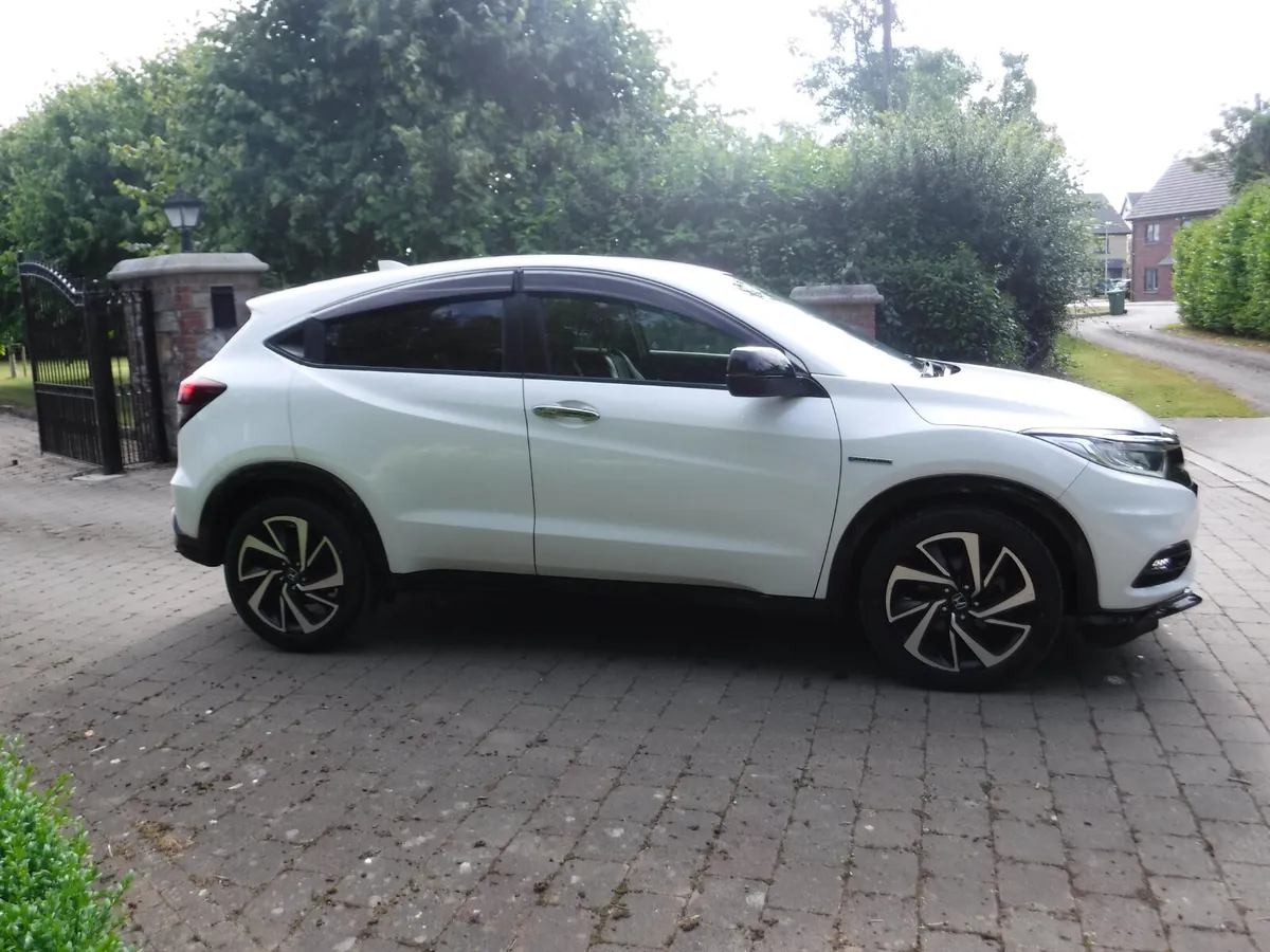 HONDA VEZEL 1.5 AUTO HYBRID RS LIMITED NCT 7/27 - Image 2