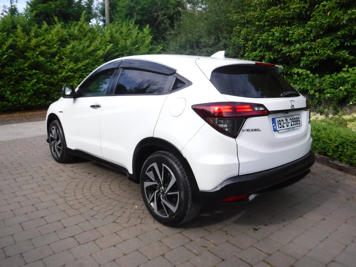 HONDA VEZEL 1.5 AUTO HYBRID RS LIMITED NCT 7/27 - Image 4