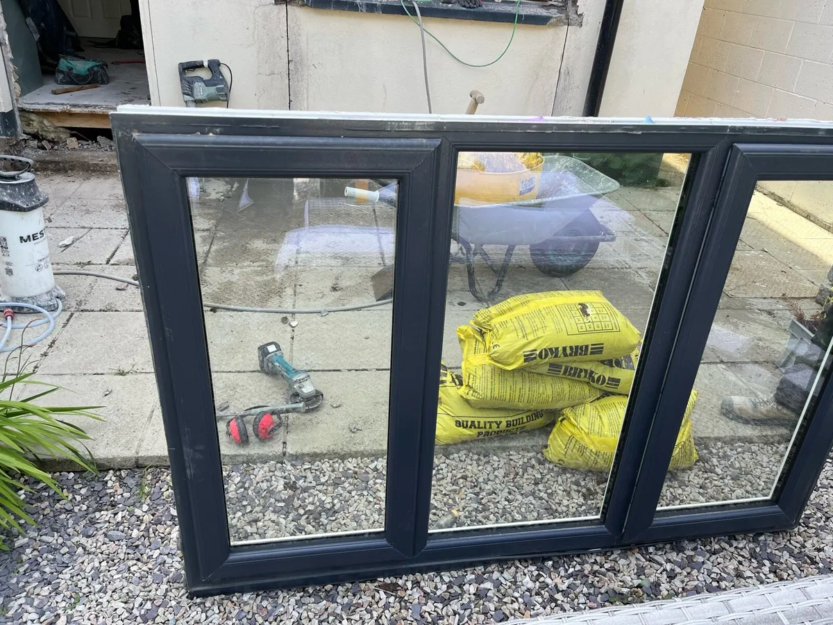 Grey door and window - Image 1