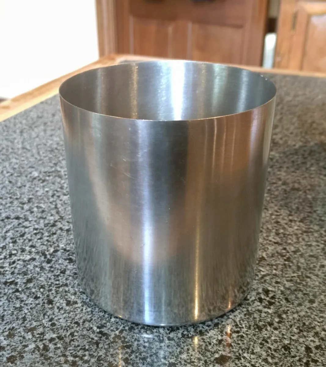 STEEL PLANT POT (USED). - Image 1