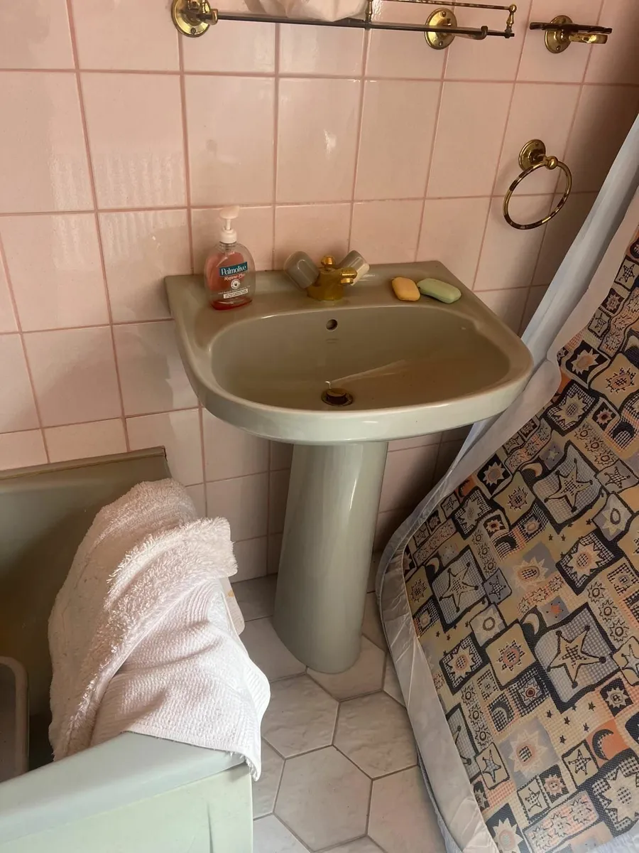 Green Retro Look Toilet / Bath / Sink Good Conditi - Image 3