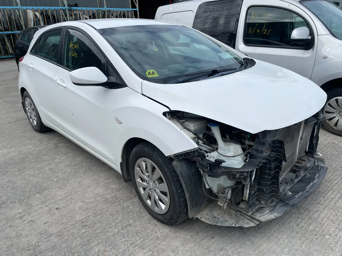 2016 Hyundai i30 - Image 2