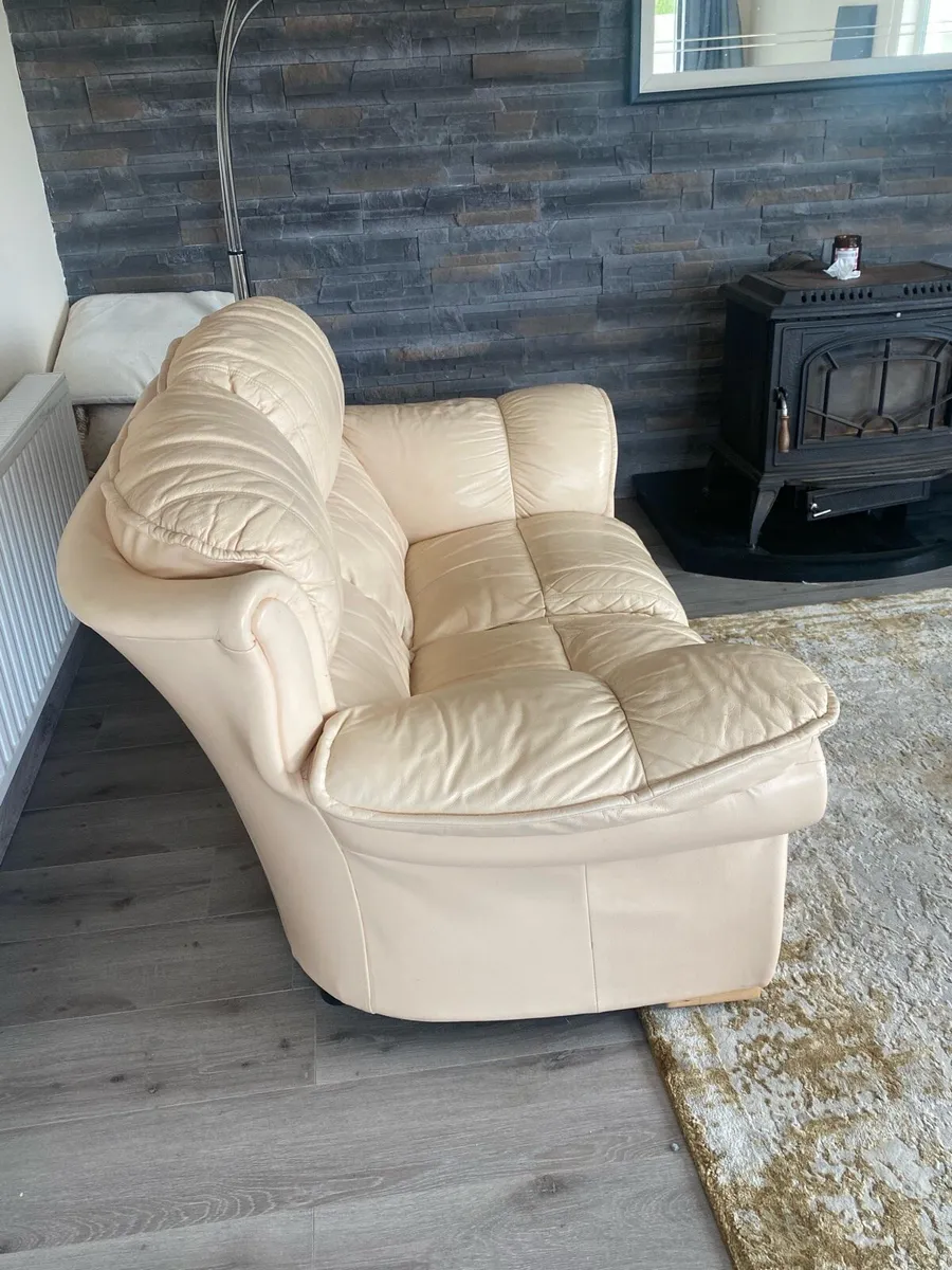 Italian leather 3 + 2 leather suite. - Image 2